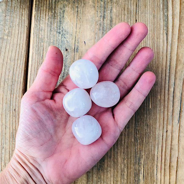 Rozekwarts of RozenKwarts Ronde trommelsteen mineralen edelstenen