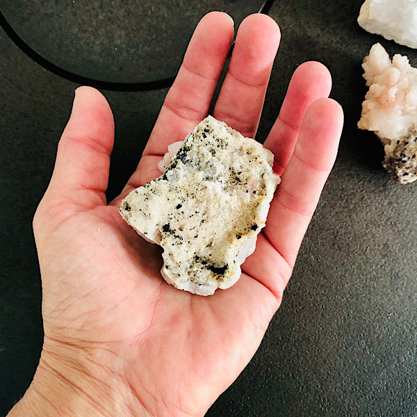 RozenKwarts of RozeKwarts Gekristalliseerd Ruw Stukje Nr2 mineralen