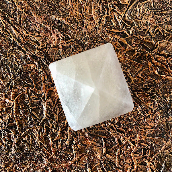 Seleniet of Satijnspaat Piramide engelen mineralen