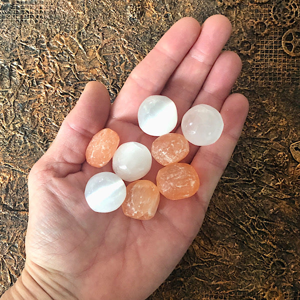 Seleniet wit en oranje setje mineralen trommelsteen engelen steen kristallen