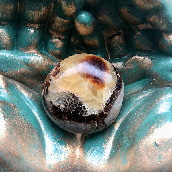 Septarie of Septaria HandSteen Gepolijst nr2 draken steen