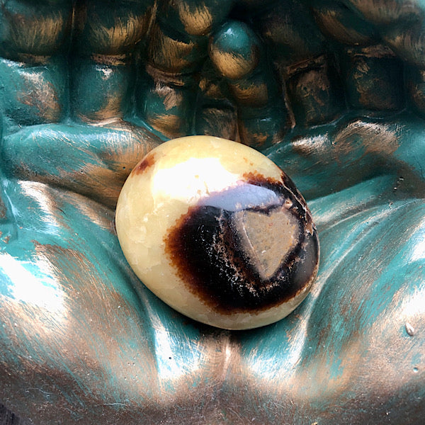 Septarie of Septaria HandSteen Gepolijst nr4 draken steen