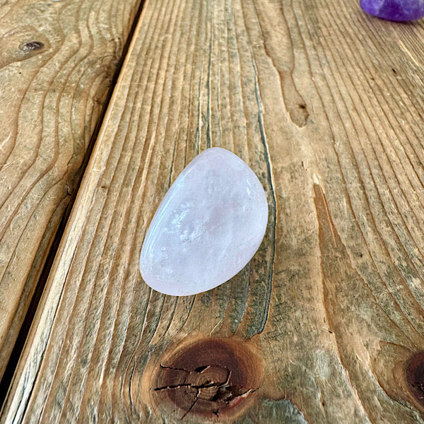 Setje Trommelstenen RozeKwarts Amethist en BergKristal gouden driehoek 3