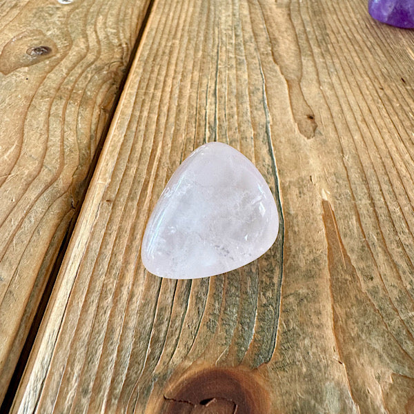 Setje Trommelstenen RozeKwarts Amethist en BergKristal gouden driehoek 3