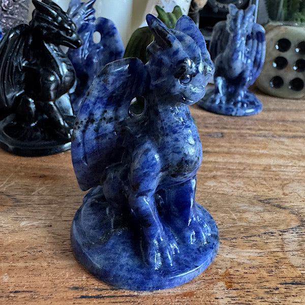 sodaliet draken beeldje gepolijst baby face