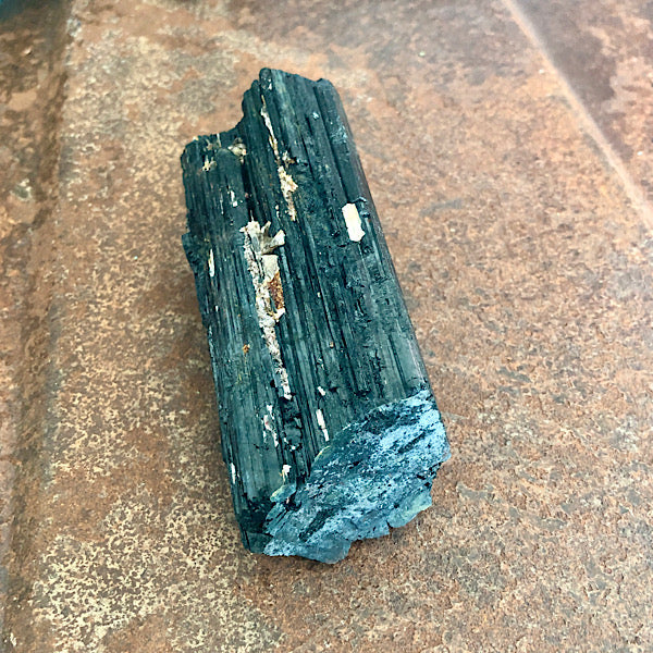 Toermalijn of Schörl Ruw Stuk nr2 zwart mineralen kristallen