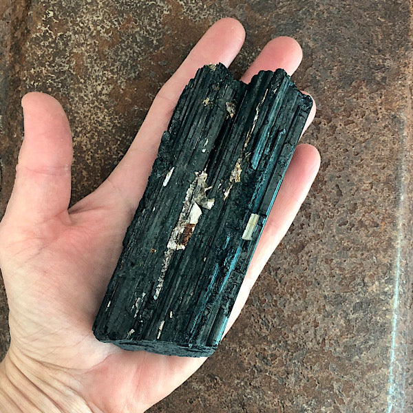 Toermalijn of Schörl Ruw Stuk nr2 zwart mineralen kristallen