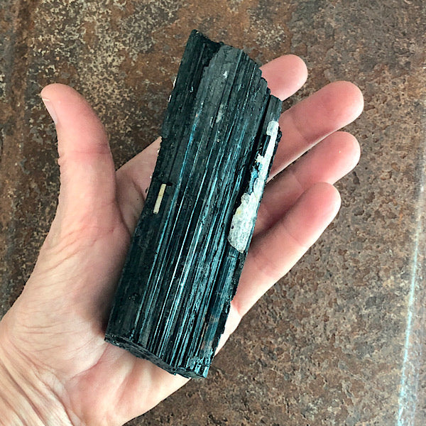 Toermalijn of Schörl Ruw Stuk nr2 zwart mineralen kristallen