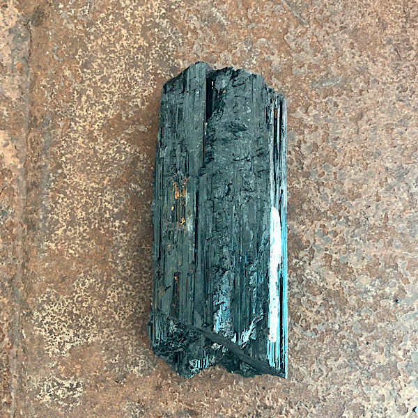 Toermalijn of Schörl Ruw Stuk nr2 zwart mineralen kristallen