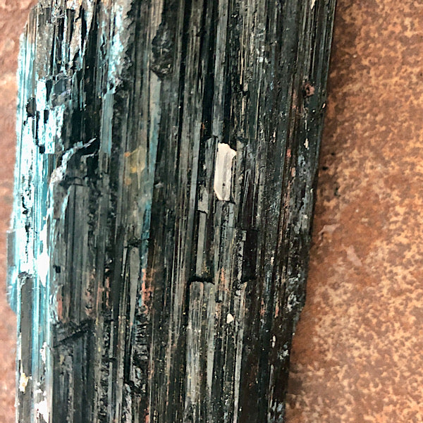 Toermalijn of Schörl Ruw Stuk nr3 zwart mineralen kristallen