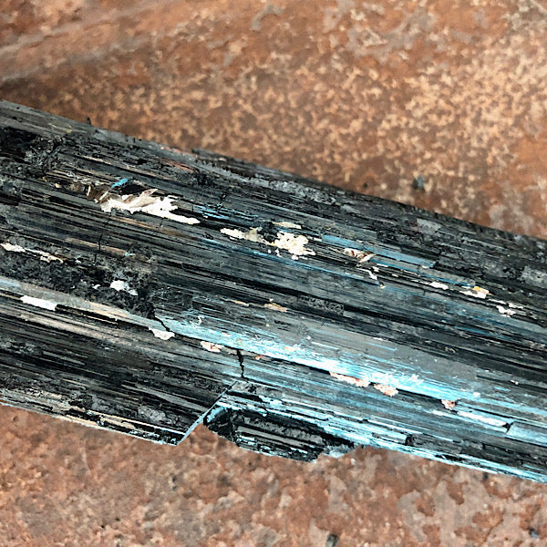 Toermalijn of Schörl Ruw Stuk nr3 zwart mineralen kristallen