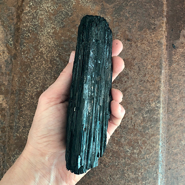 Toermalijn of Schörl Ruw Stuk nr3 zwart mineralen kristallen