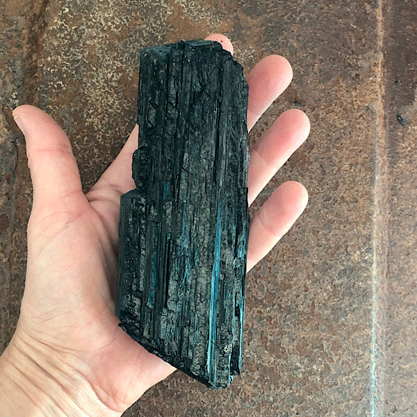 Toermalijn of Schörl Ruw Stuk nr3 zwart mineralen kristallen