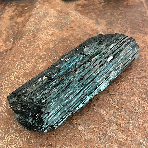 Toermalijn of Schörl Ruw Stuk nr3 zwart mineralen kristallen