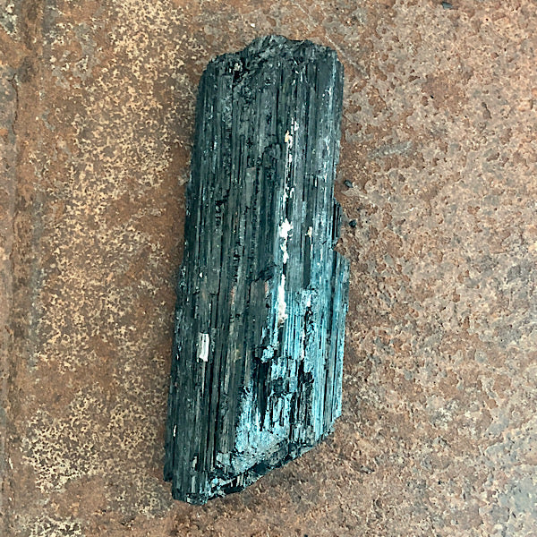 Toermalijn of Schörl Ruw Stuk nr3 zwart mineralen kristallen