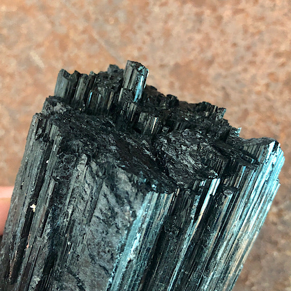 Toermalijn of Schörl Ruw Stuk nr4 mineralen zwart kristallen