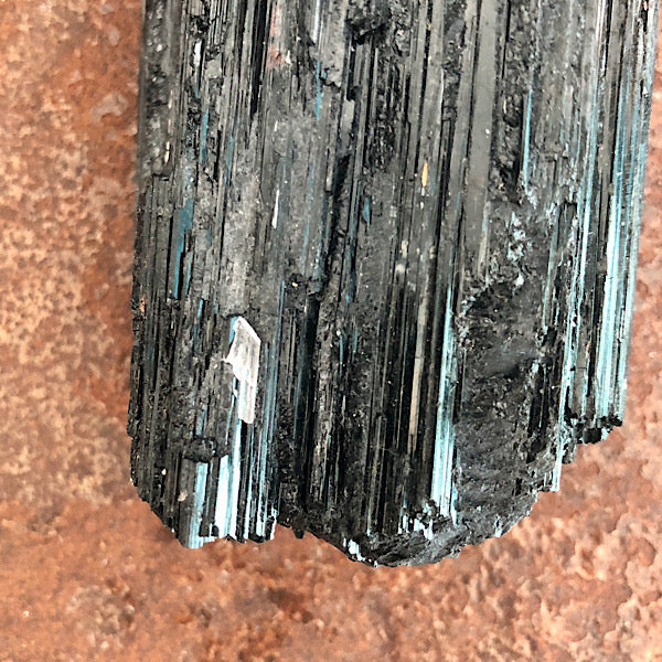 Toermalijn of Schörl Ruw Stuk nr4 mineralen zwart kristallen