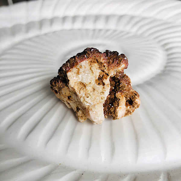 Vanadeniet chocolade ruw de schatkamer mineralen rood