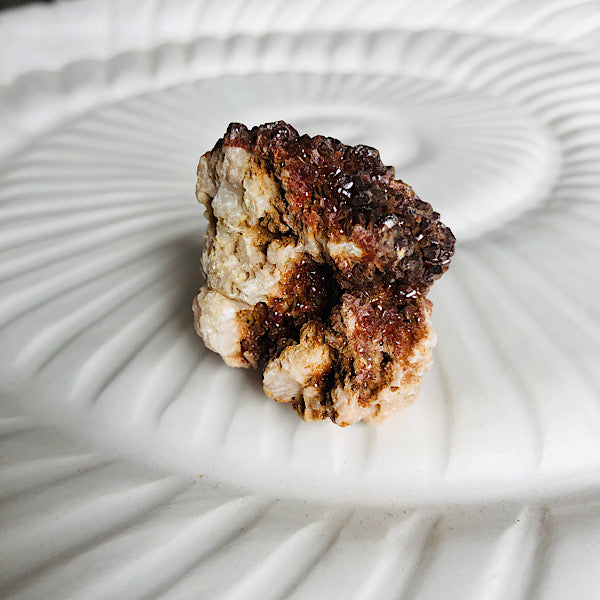 Vanadeniet chocolade ruw de schatkamer mineralen rood