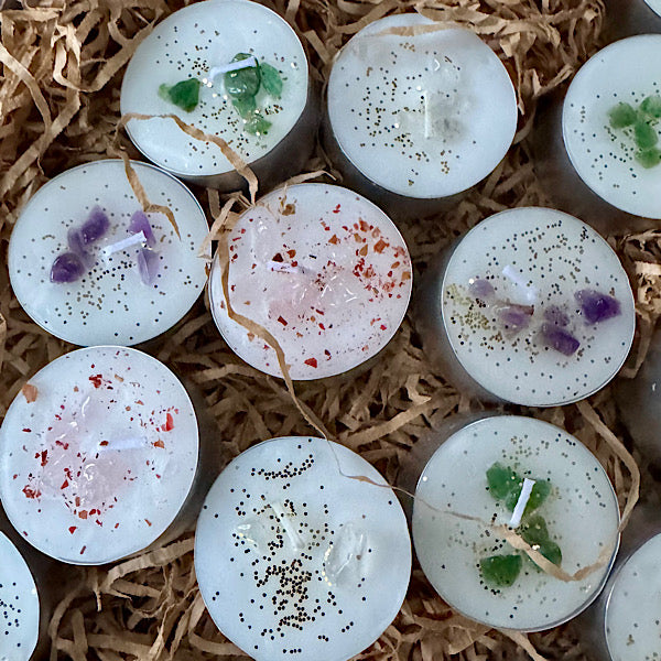 Waxinelichtje met kleine edelstenen edelstenenmineralenwinkel.nl amethist bergkristal rozekwarts aventurijn