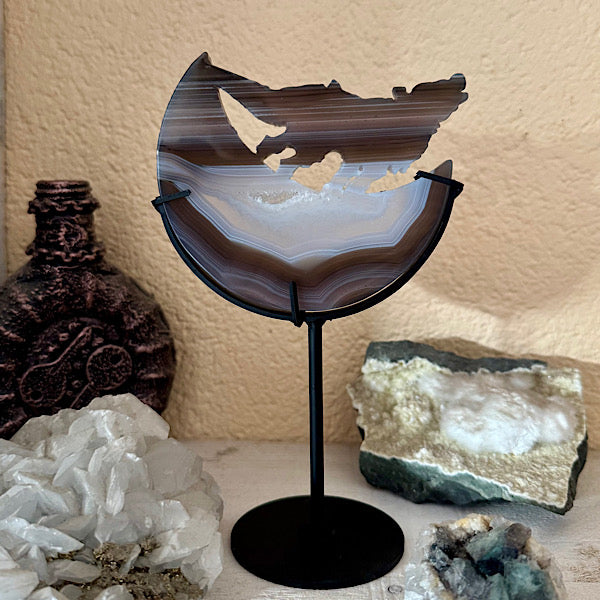 agaat druzy wolf huilen naar maan zwart standaard kristallen