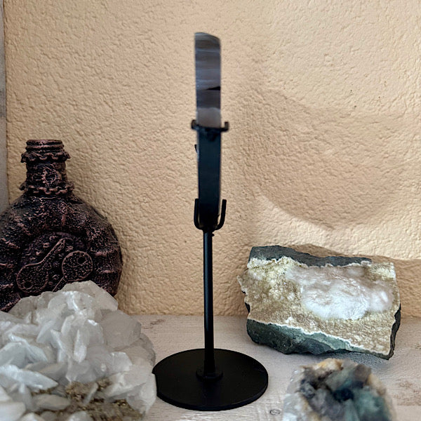 agaat druzy wolf huilen naar maan zwart standaard kristallen