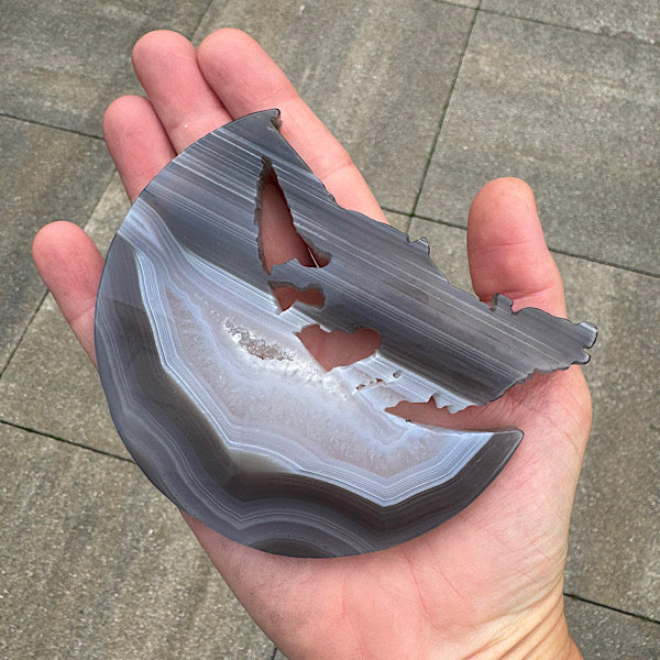 agaat druzy wolf huilen naar maan zwart standaard kristallen