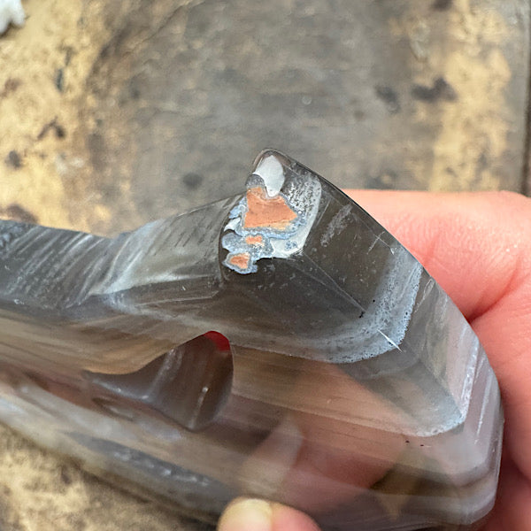 agaat druzy wolf huilen naar maan zwart standaard kristallen