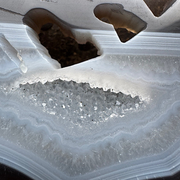 agaat druzy wolf huilen naar maan zwart standaard kristallen