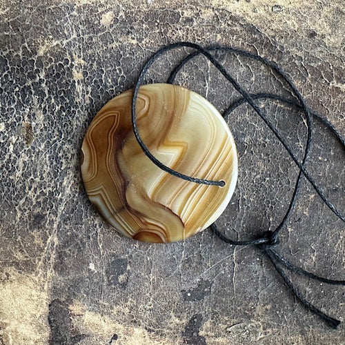 Agaat hanger A Rond 5 cm – natuurlijke edelstenen hanger met bandenpatronen