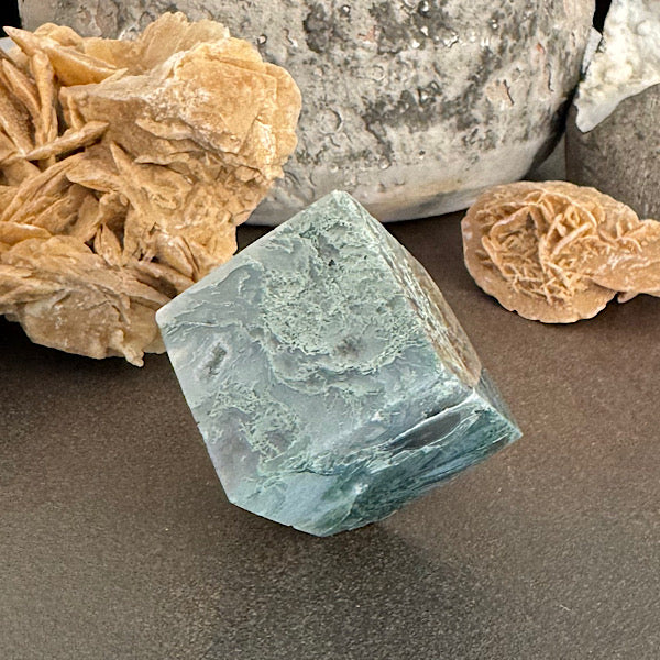 agaat mos kubus A gepolijst kristallen