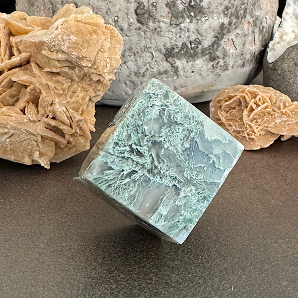 agaat mos kubus A gepolijst kristallen