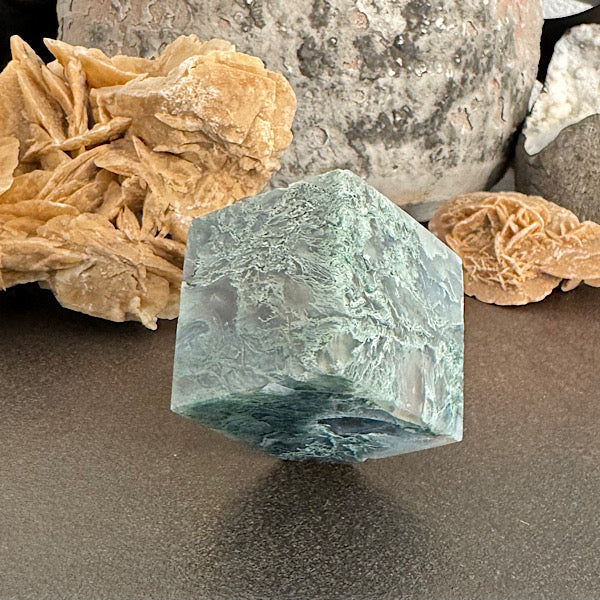 agaat mos kubus A gepolijst kristallen