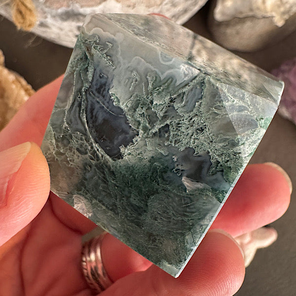 agaat mos kubus A gepolijst kristallen