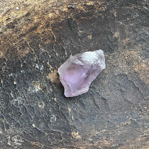 amethist ruw brokje edelstenenmineralenwinkel.nl