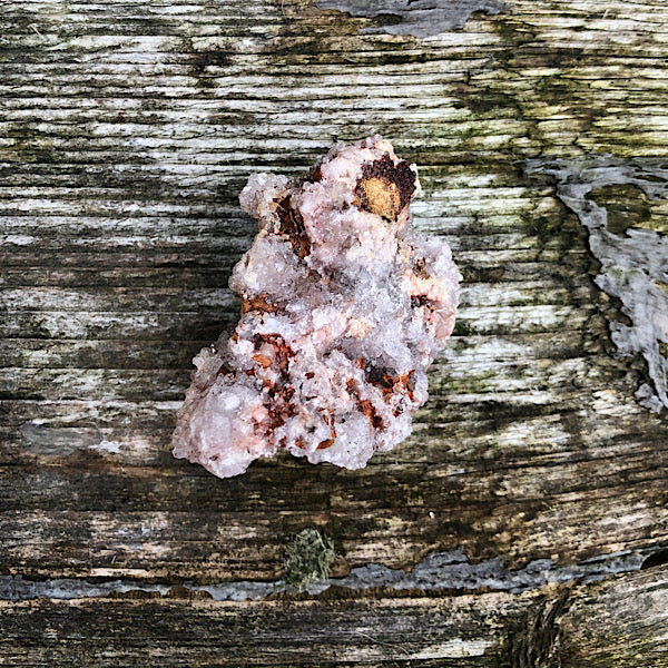 amethist roze brazilië nr1 ruw mineralen kwarts hematiet