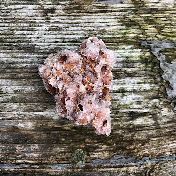 amethist roze brazilië nr1 ruw mineralen kwarts hematiet