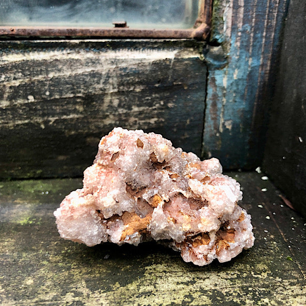 amethist roze brazilië nr1 ruw mineralen kwarts hematiet