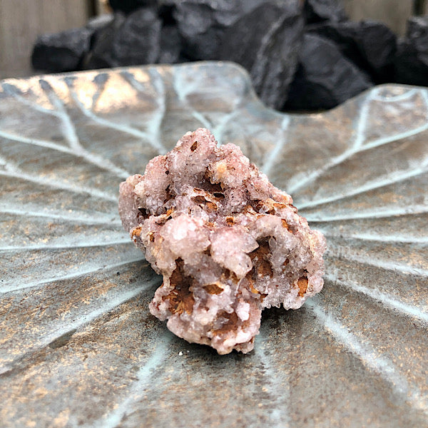 amethist roze brazilië nr1 ruw mineralen kwarts hematiet