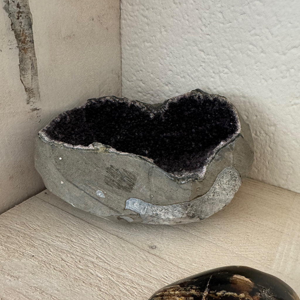 amethist uruguay geode cluster