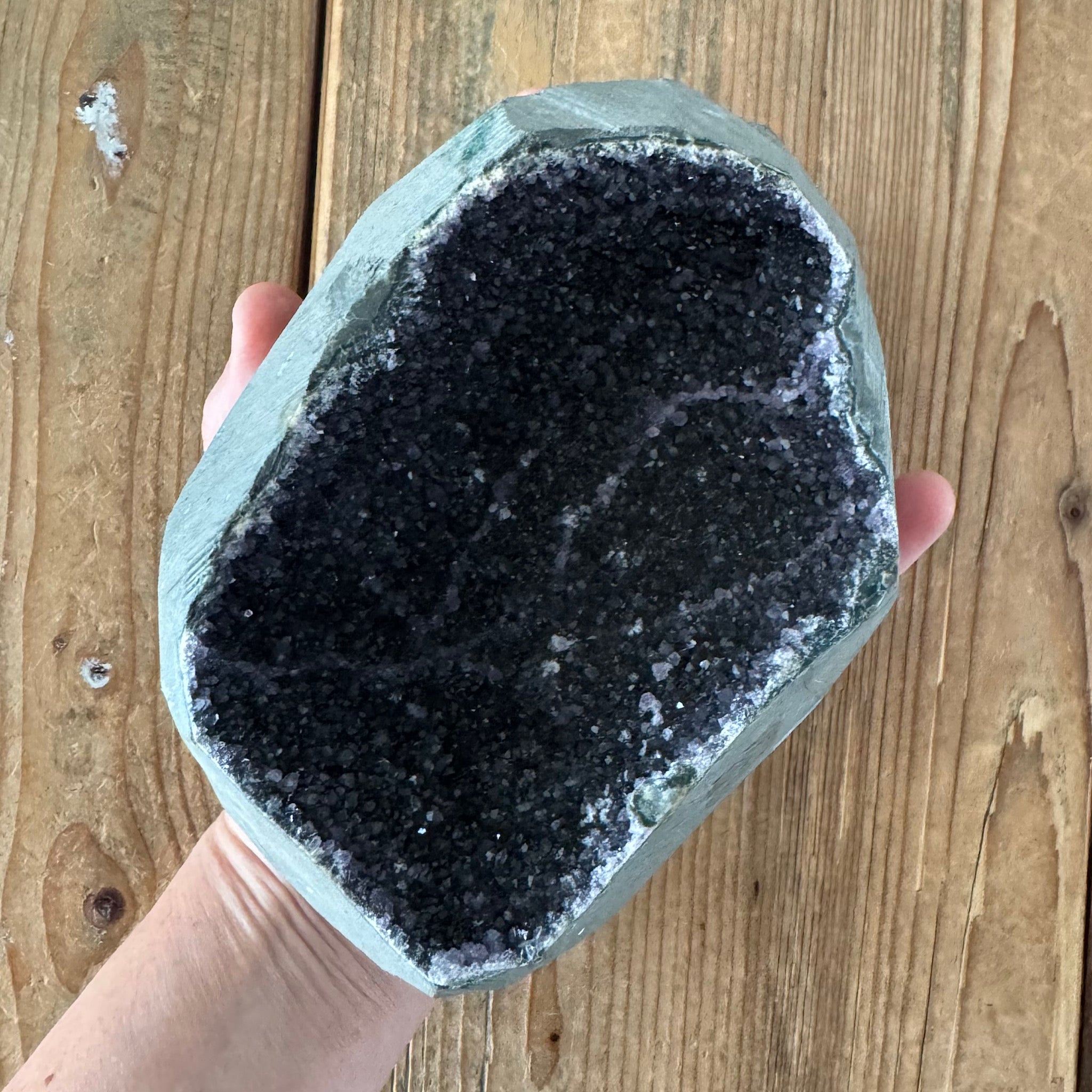 in de hand amethist uruguay geode cluster nr7
