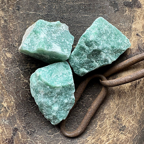 aventurijn groen brok klein ruw brokje mineralen kristallen