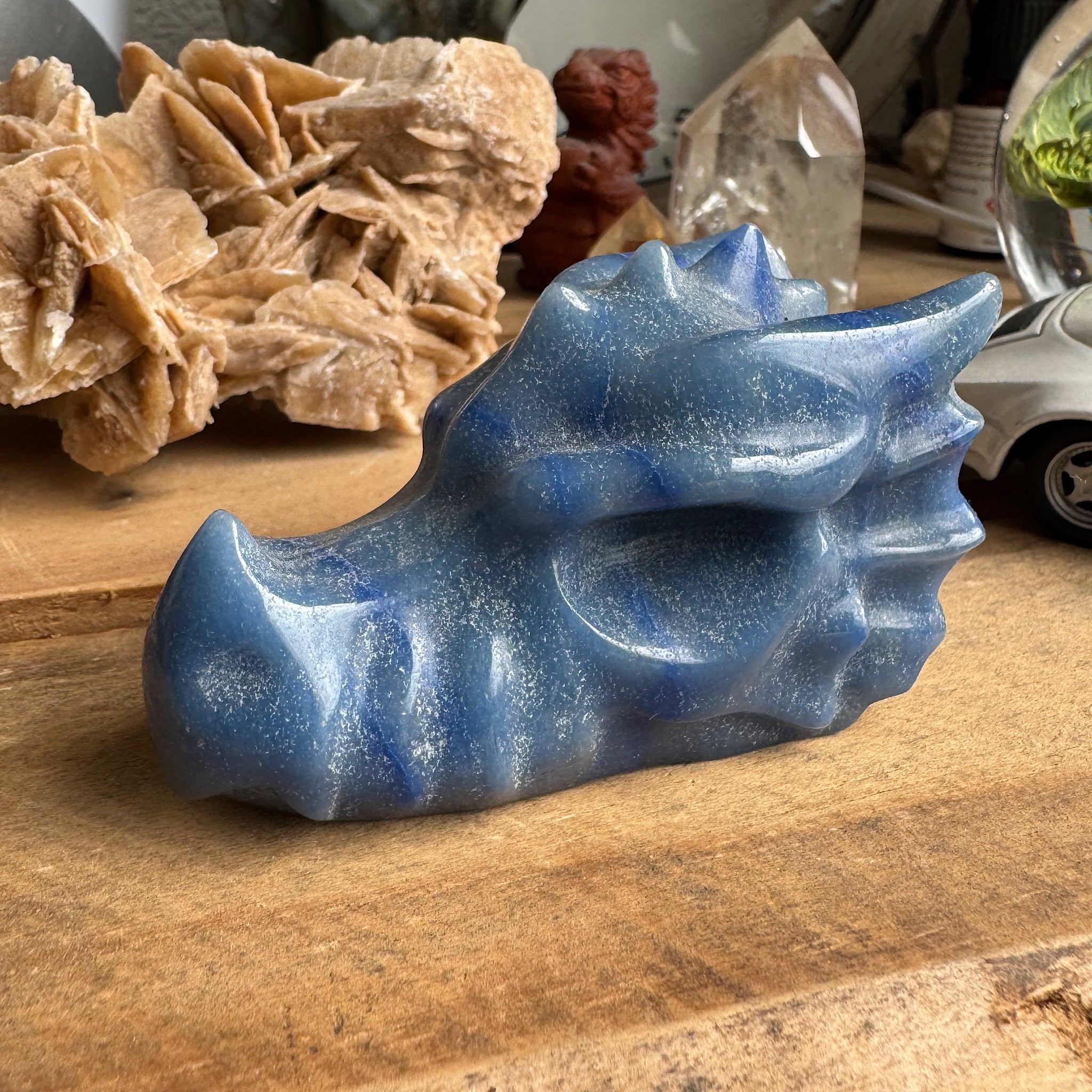 aventurijn blauw draken schedel dragon skull linkerzijde