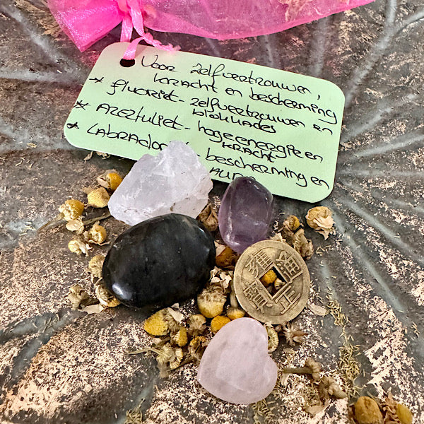 azeztuliet fluoriet labradoriet setje edelstenen mineralen winkel kamille hartje geluksmuntje