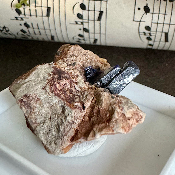 azuriet moedergesteente ruw gekristalliseerd blauw nr2 edelstenenmineralenwinkel