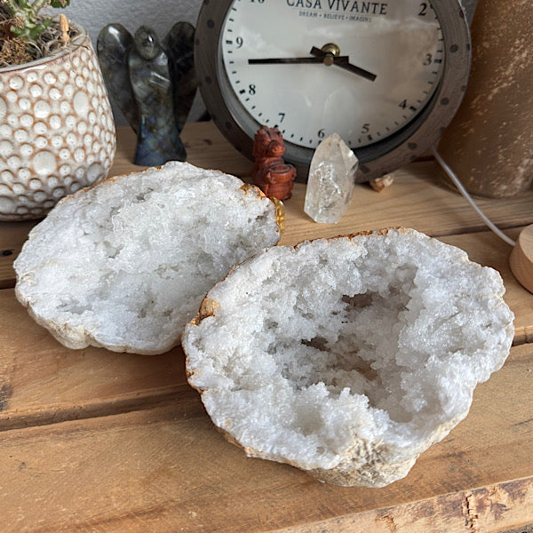 bergkristal geode ruw marokko edelstenenmineralenwinkel.nl