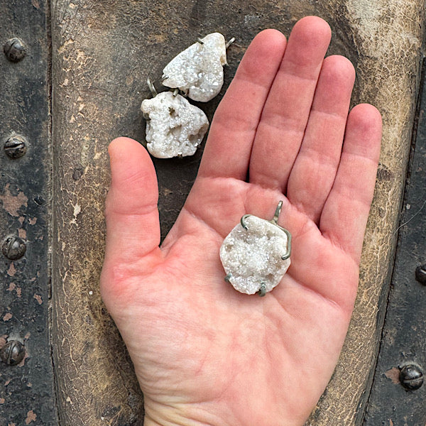 bergkristal ruw hangertje ketting sieraad