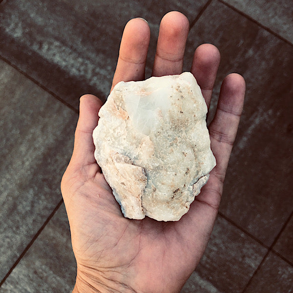 blauwe kwarts ruw gekristalliseerd mineralen edelstenen