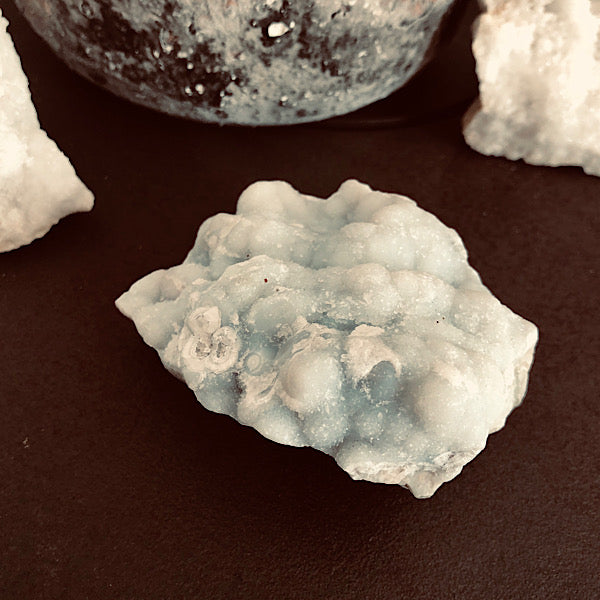 blauwe kwarts ruw gekristalliseerd mineralen edelstenen