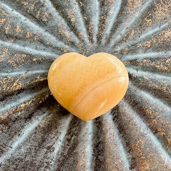 calciet geel hart klein gepolijst edelsteen